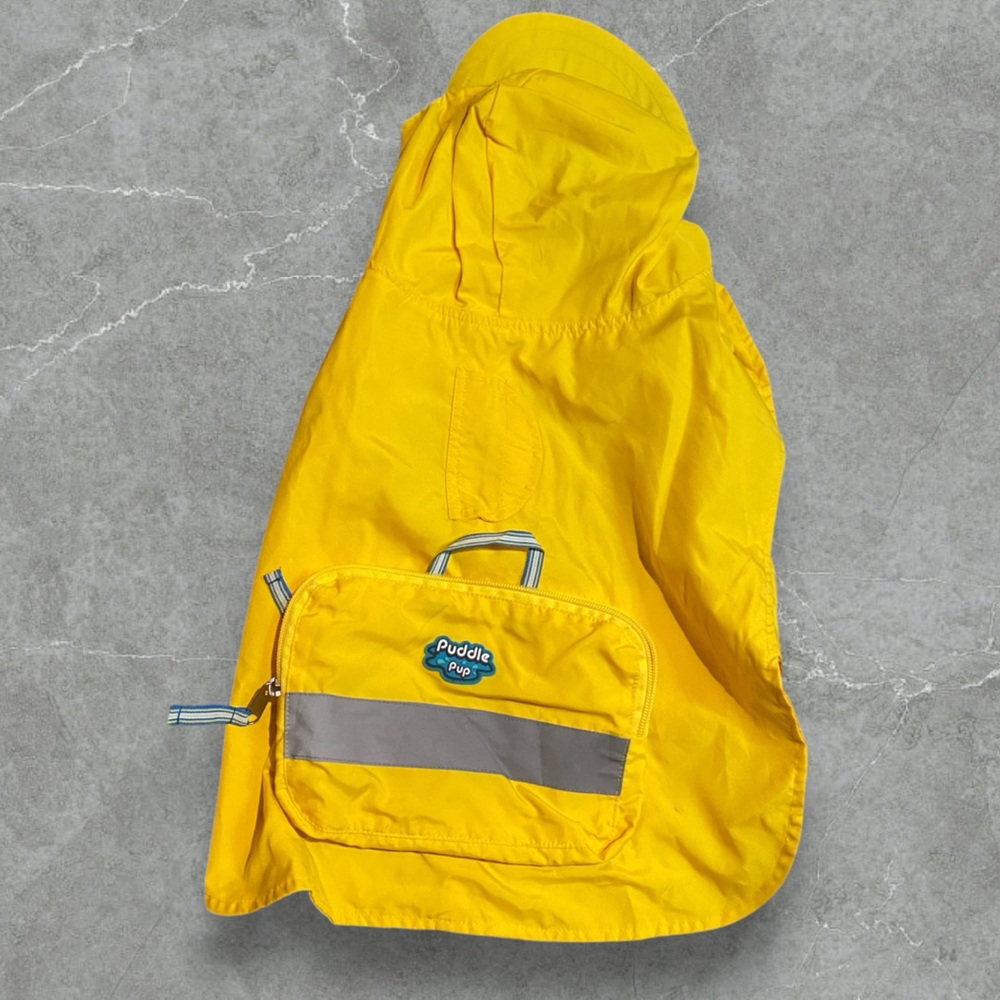 Puddle pup large rain coat with a hat and pouch